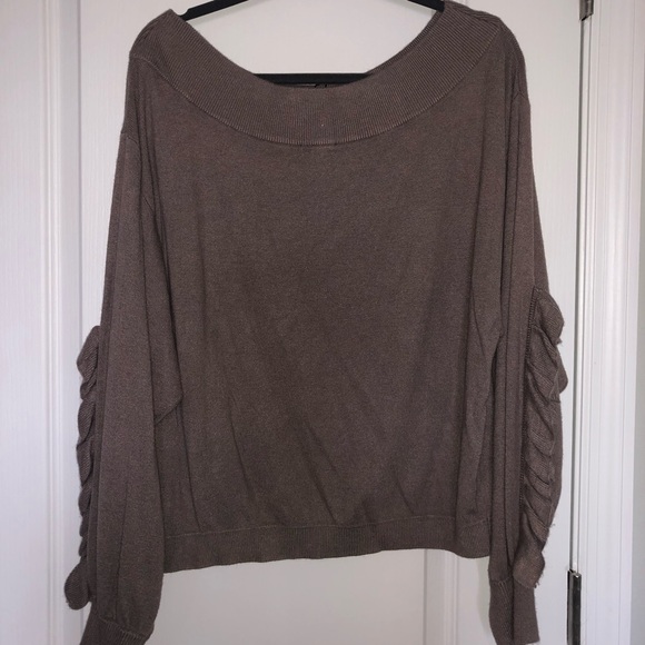 NWT Express off-the shoulder ruffle sweater - Picture 5 of 5